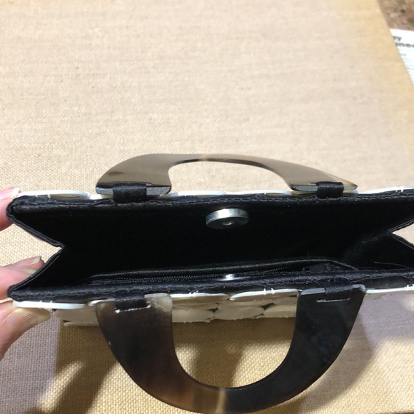 Mother of Pearl/Shell Purse - Picture 2 of 11